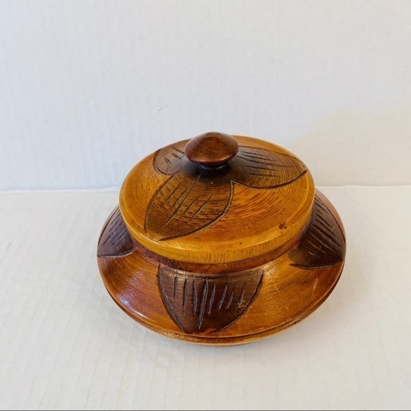 Wooden trinket dish with lid two tone foliage leaves - Picture 2 of 11